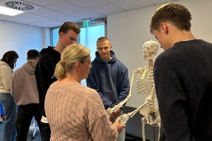 An ihrem ersten Tag lernten die Auszubildenden u. a. ihre Dozent*innen und die Räumlichkeiten im Bildungszentrum kennen.