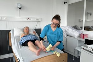 Beim Praxistag im Bildungszentrum vertieften unsere Auszubildende zur Pflegefachassistenz wichtige pflegerische Kompetenzen.